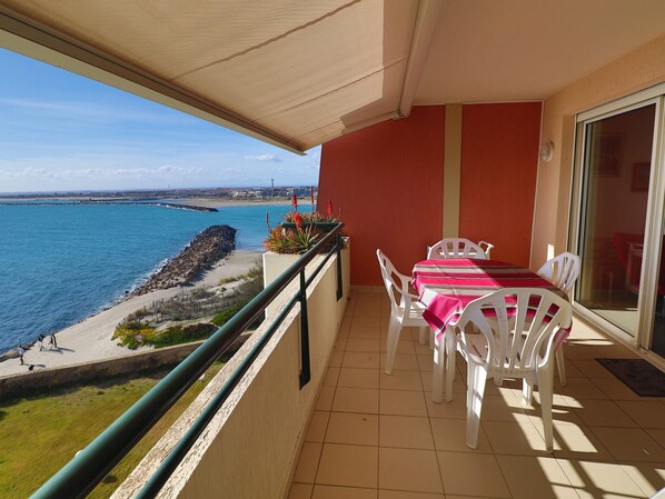 Outdoor dining - Beautiful 35m² apt with terrace by the sea for 4 guests (Sète)