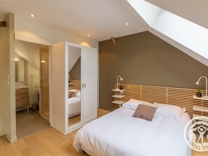 WiFi (無料)、ベッドシーツ