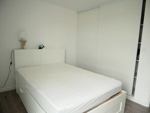 2 多间卧室、旅行婴儿床、免费 WiFi