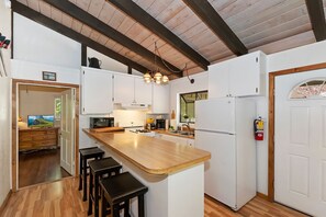 Fridge, microwave, oven, coffee/tea maker