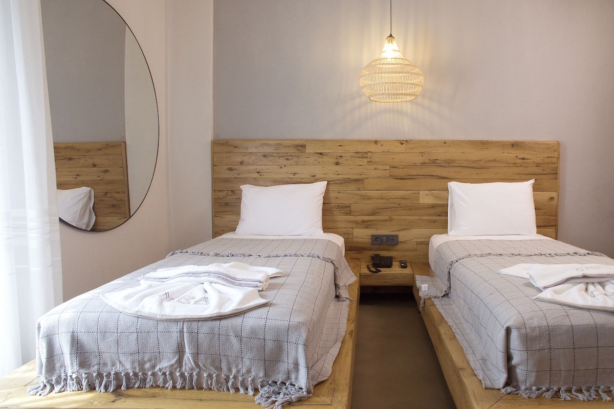 Ekonomik (-1) Bodrum Kat Iki Yatakli Oda | Literie de qualité supérieure, minibar, décoration personnalisée, bureau