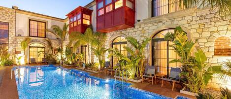 Seasonal outdoor pool