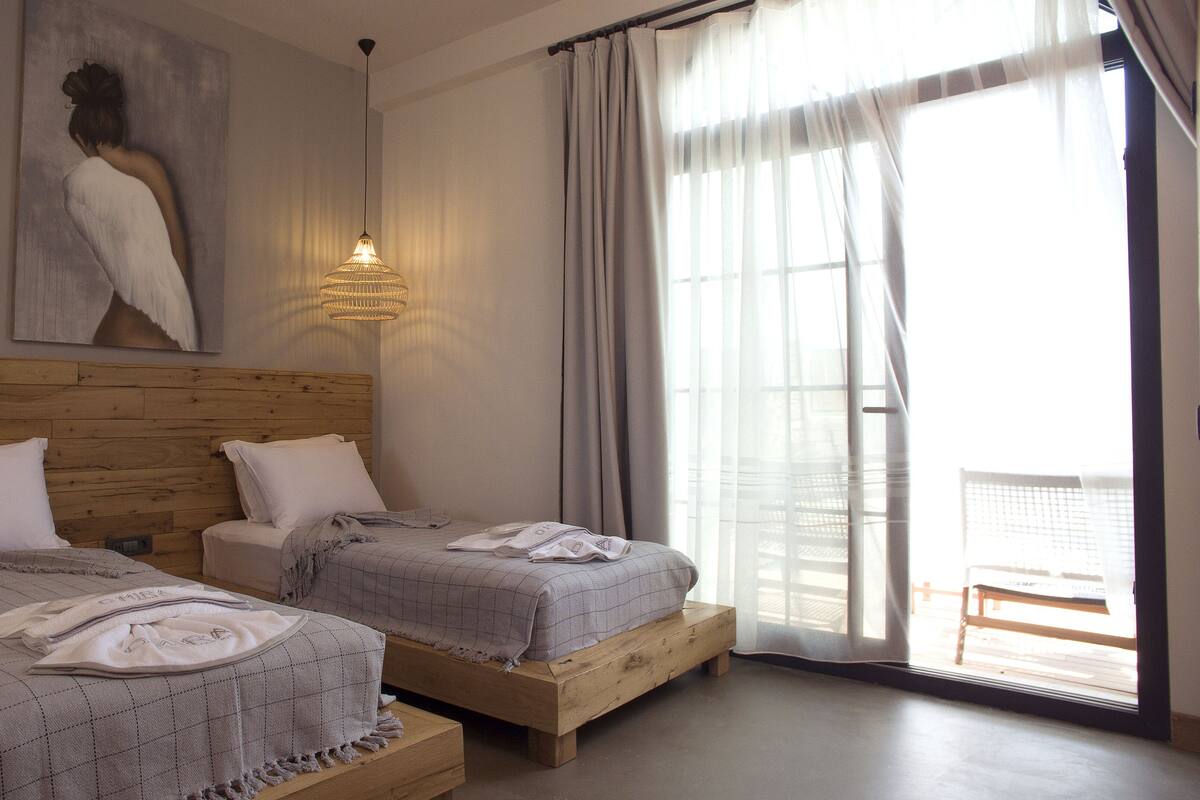Tomannsrom – deluxe | Sengetøy av topp kvalitet, minibar og skrivebord