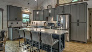 House, 3 Bedrooms | Private kitchen