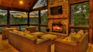 House, 3 Bedrooms | Living room
