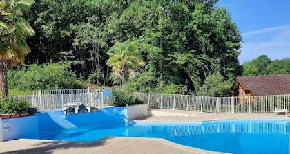 Chalet Dans un Village de Vacances au Coeur du Département du lot