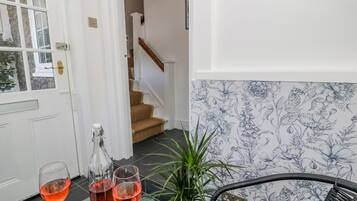 Cottage | 2 bedrooms, free WiFi, individually decorated, individually furnished