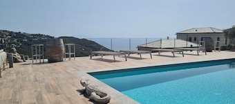 Villa T4 with breathtaking sea and mountain views