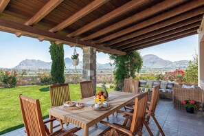 Outdoor dining - Majestic View Villa , Majestic View Villa is an incredible property for rent with a private swimming (Αφάντου)
