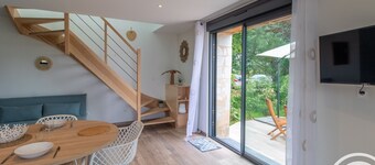 Cozy Modern Retreat: Renovated, Terrace, Near Loire River & Castles, Ideal for Couples