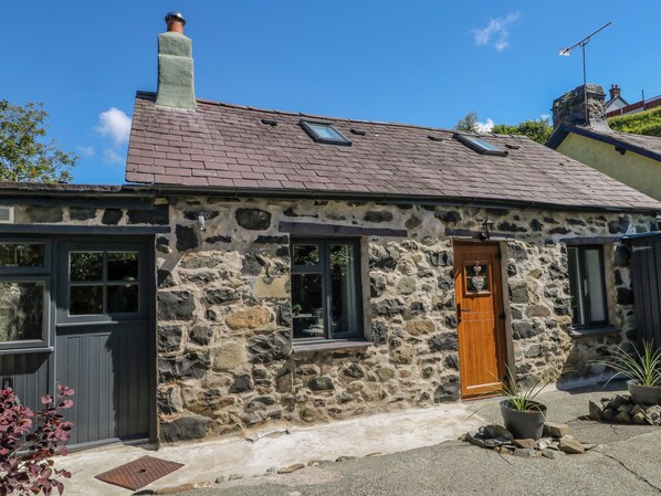 Cottage | Front of property