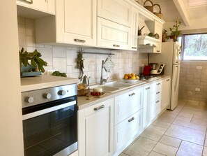 Kühlschrank, Ofen, Herdplatte, Geschirrspüler