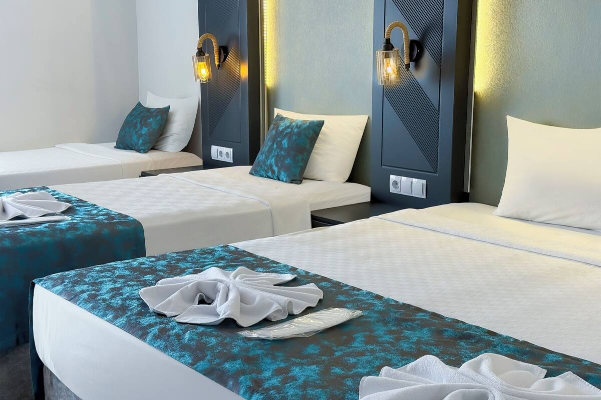 standard triple room | 1 bedroom, minibar, individually decorated, individually furnished