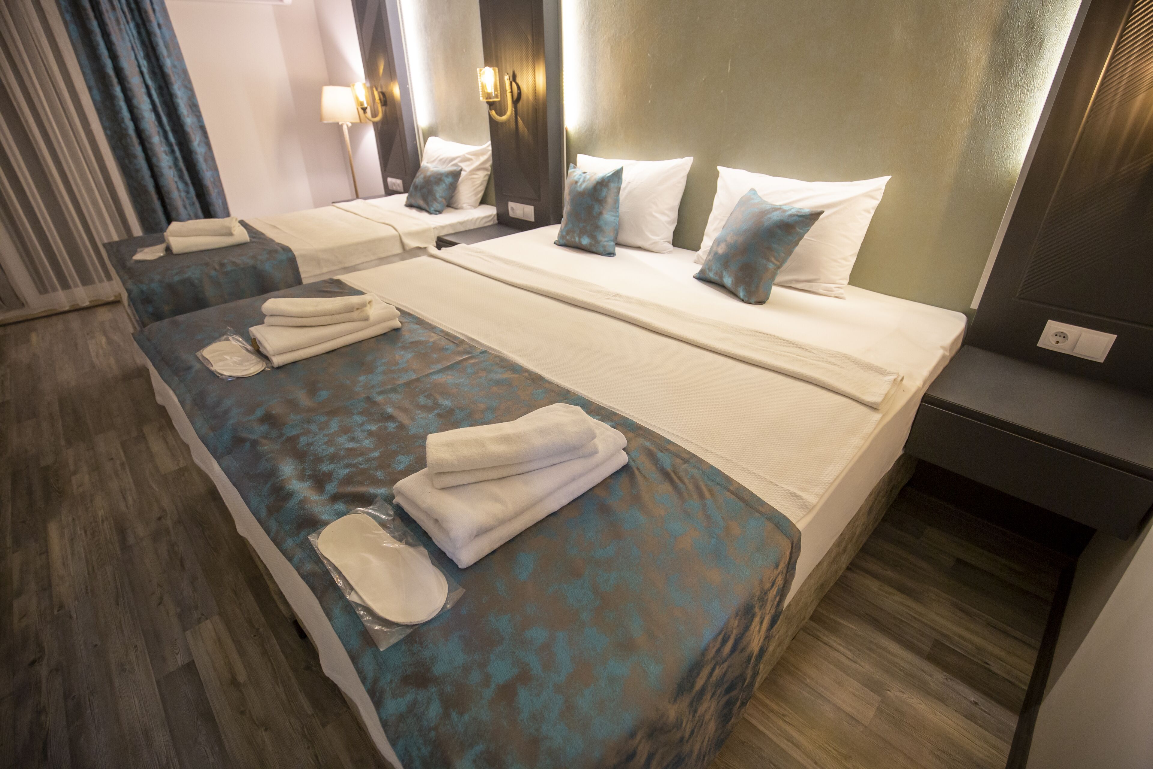 standard triple room | 1 bedroom, minibar, individually decorated, individually furnished