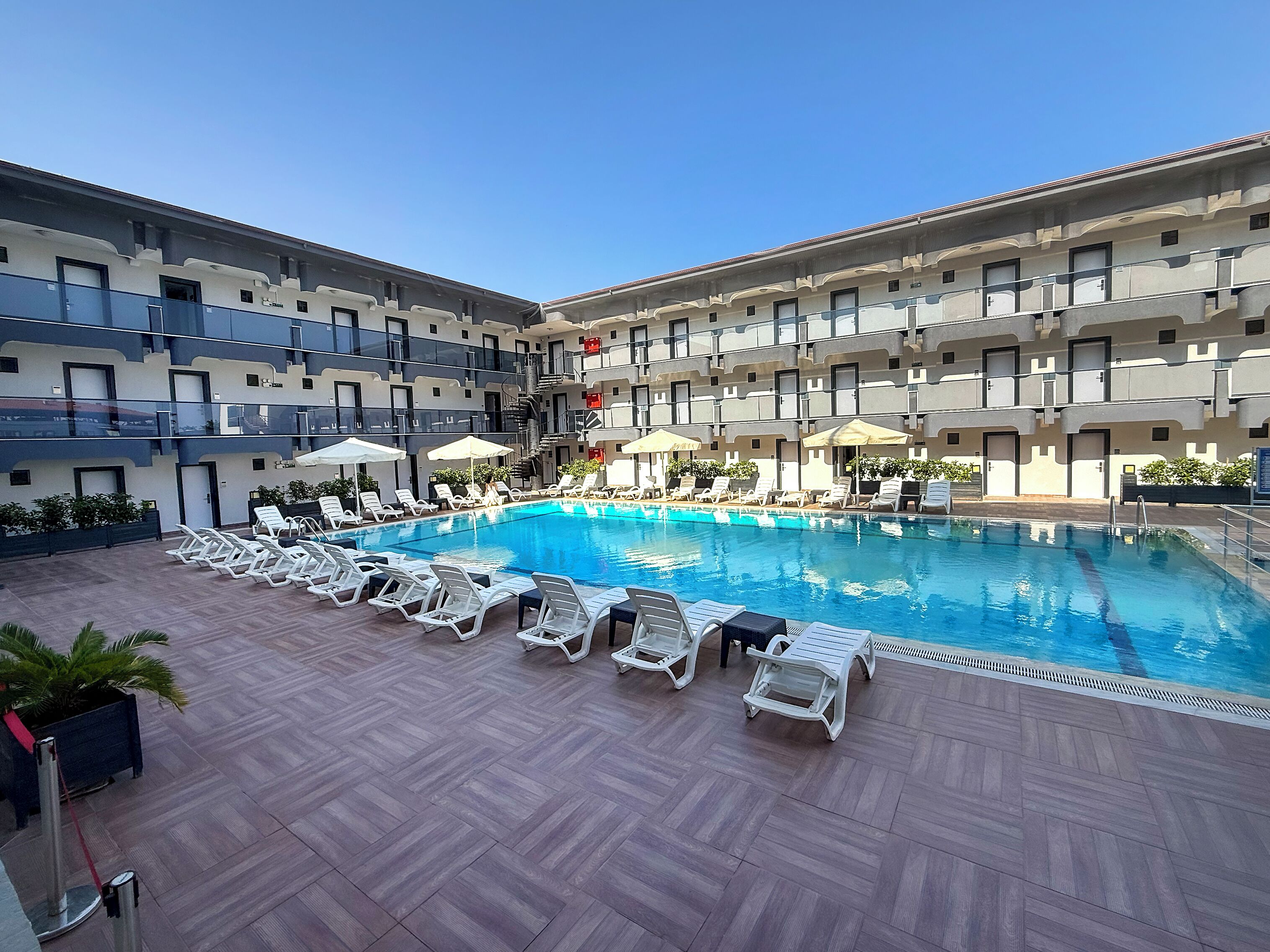 季節性室外游泳池