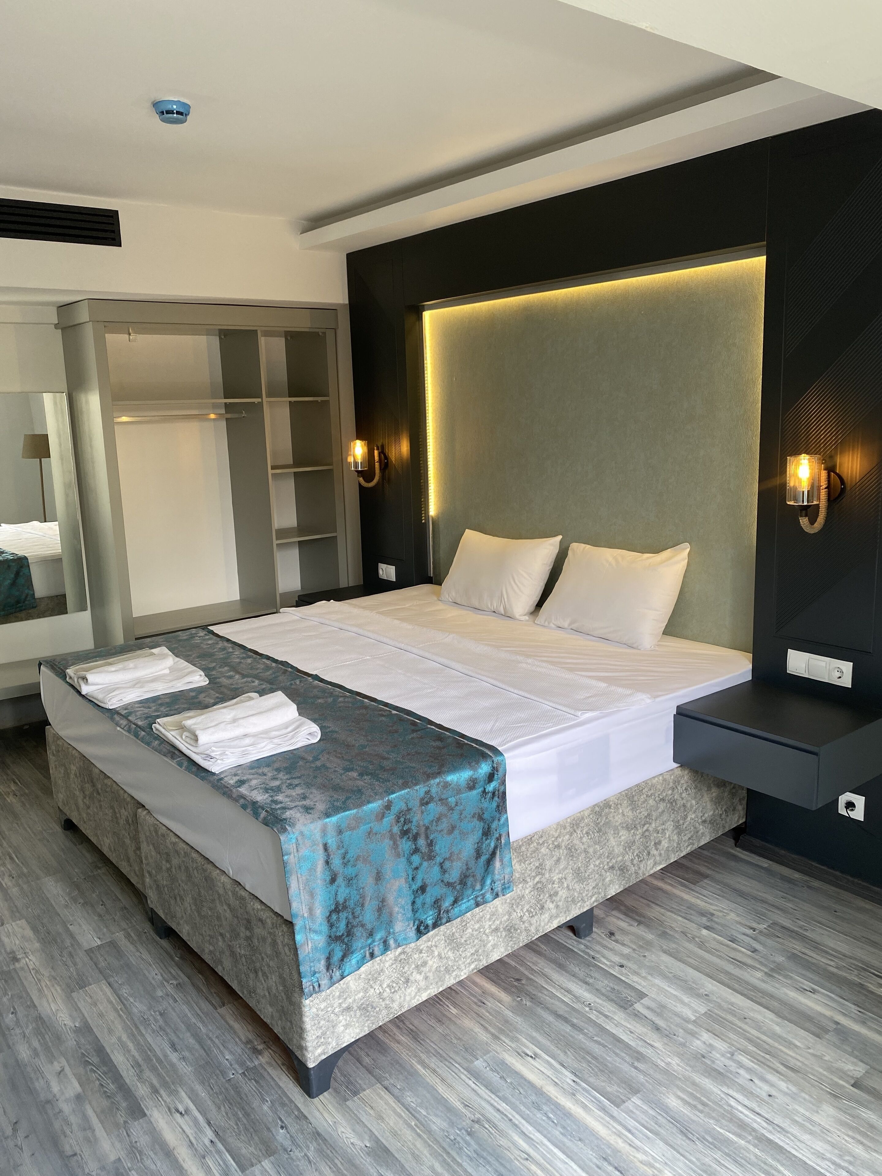 1 bedroom, minibar, individually decorated, individually furnished