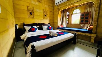 Quarto casal luxo | Cortinas blackout, Wi-Fi de cortesia, roupa de cama