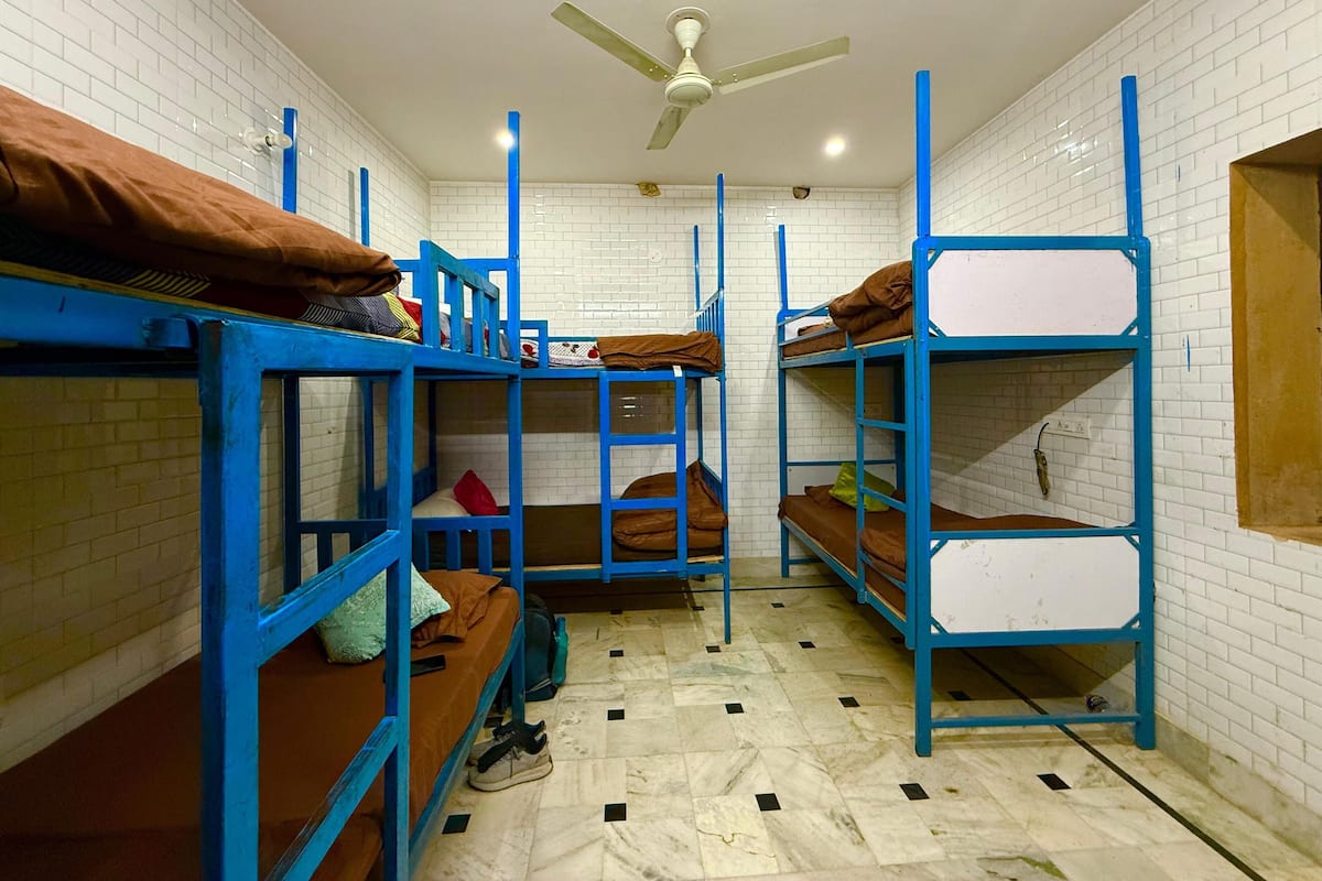 Cortinas blackout, wifi gratis y ropa de cama