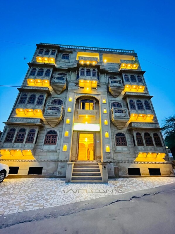 Vista frontal de la propiedad