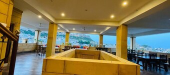 Wonbin Safari Hotel