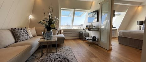2 chambres, coffres-forts dans les chambres, bureau