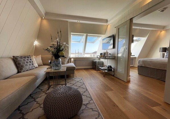 2 Schlafzimmer, Zimmersafe, Schreibtisch, Bügeleisen/Bügelbrett