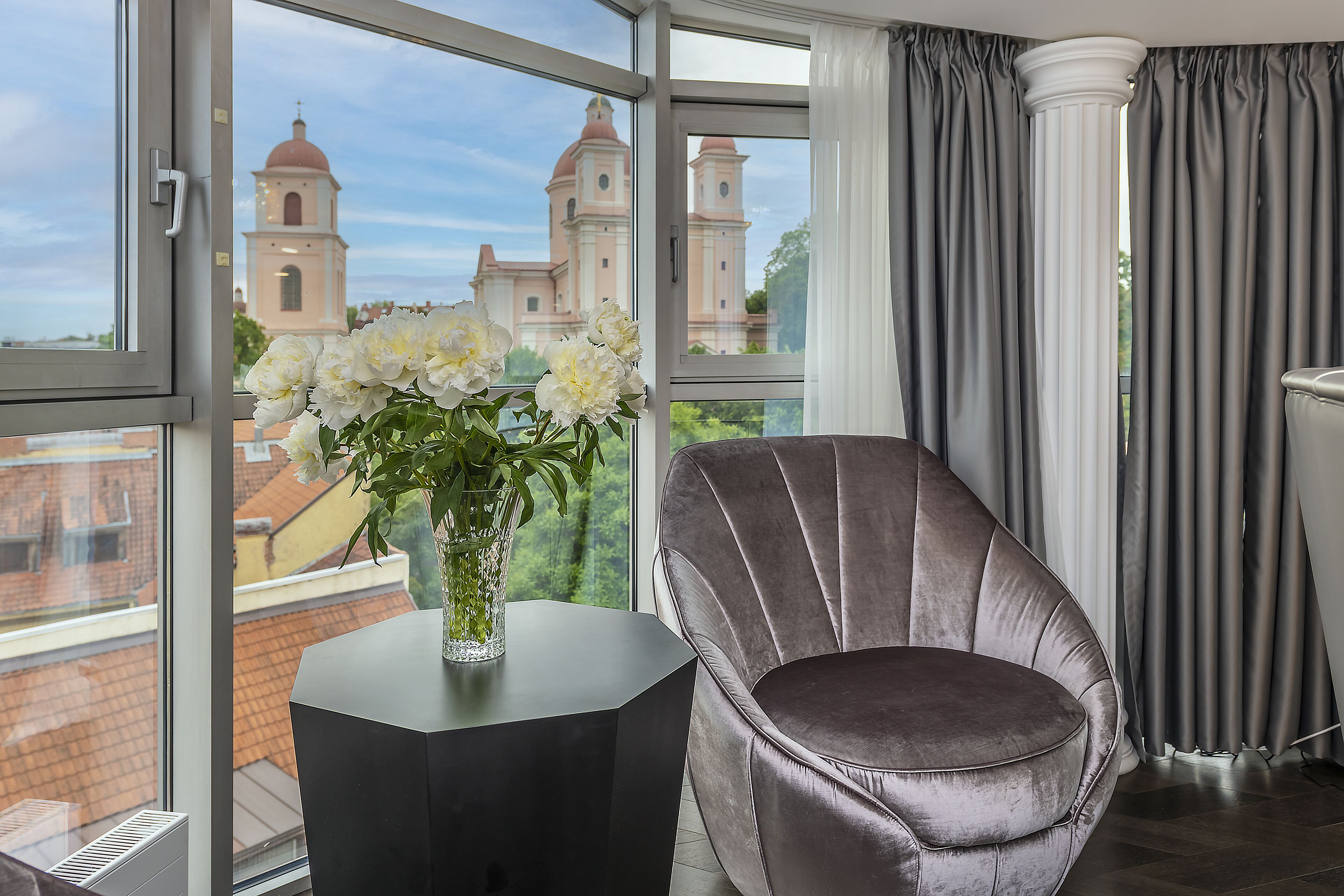 Panoramic Studio Suite | Hypo-allergenic bedding, minibar, in-room safe, individually decorated