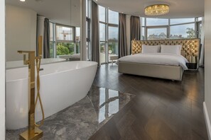 Suite estudio panorámica | Ropa de cama hipoalergénica y minibar