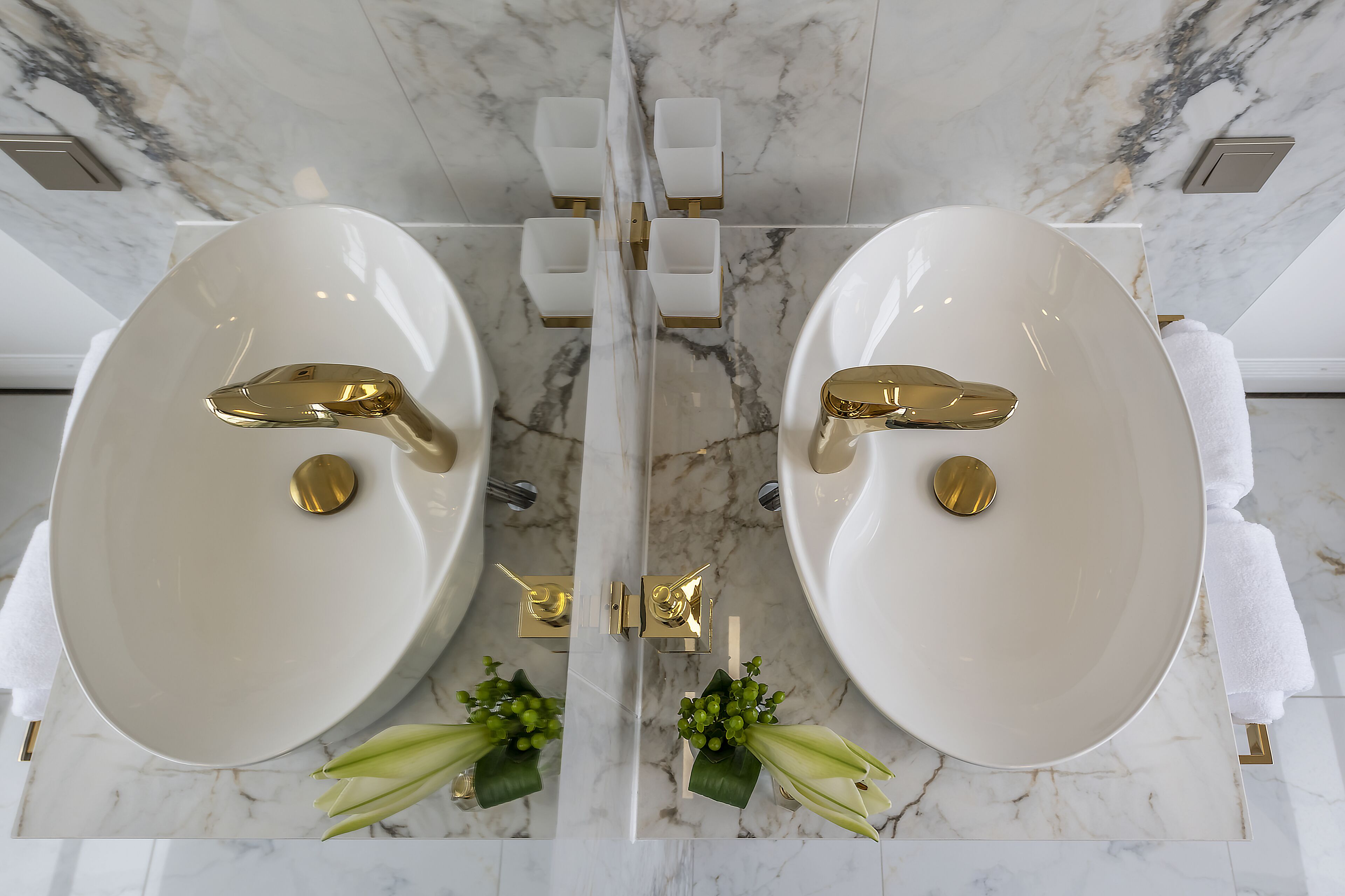 panoramic studio suite | bathroom | free toiletries, hair dryer, bathrobes, heated floors