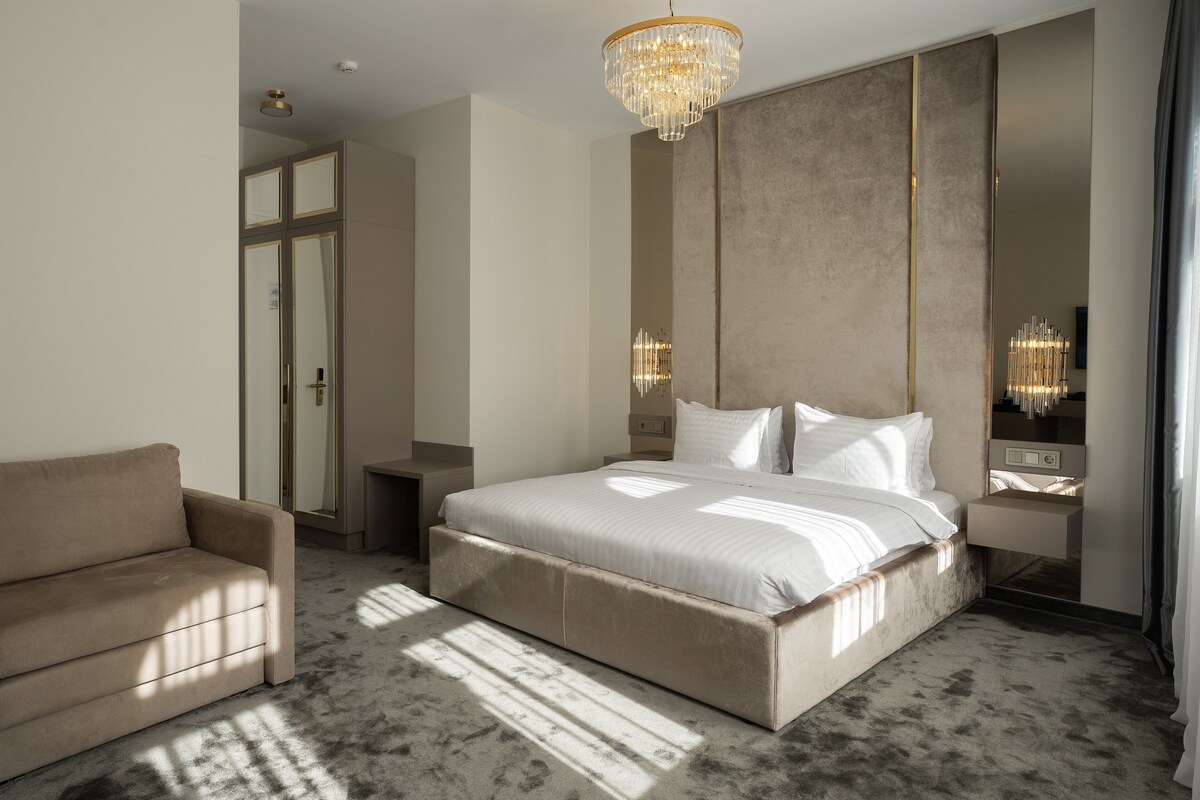 Hypo-allergenic bedding available, minibar, in-room safe, desk