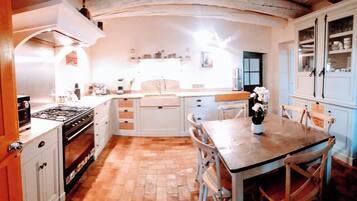 Micro-ondes, four, plaque de cuisson, lave-vaisselle