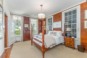 4 camere, una scrivania, ferro/asse da stiro, culla da viaggio