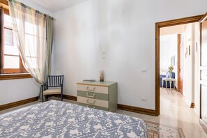 1 chambre, fer et planche à repasser, Wi-Fi, literie fournie