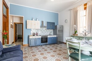 Oven, stovetop, coffee/tea maker, toaster