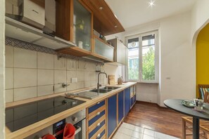 冷蔵庫、コンロ