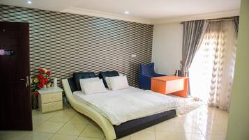 House | 4 bedrooms, free WiFi, bed sheets