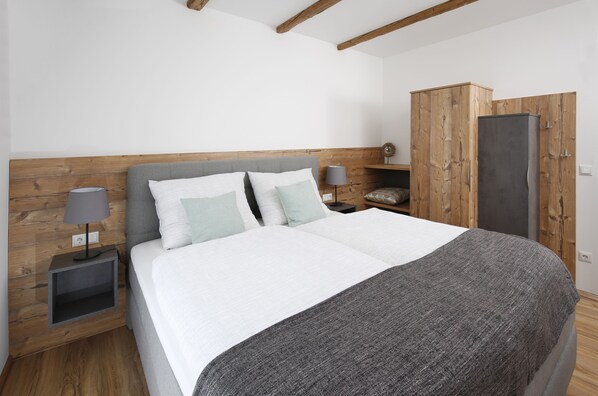 2 bedrooms, iron/ironing board, travel cot, free WiFi