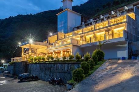 Exterior. Bhotekoshi Heli Resort and Spa