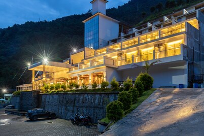 Bhotekoshi Heli Resort and Spa