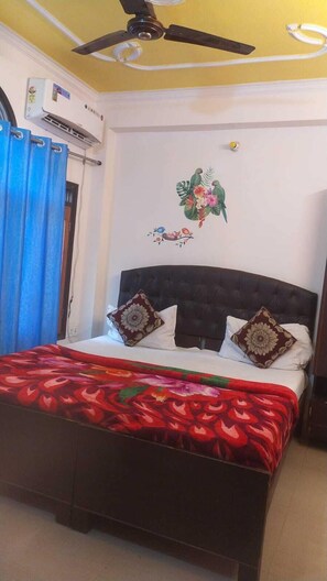 Deluxe Room - Celebrity Resort (Sriperumbudur)