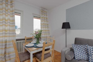 Dining - Apartment in the center of Warsaw | 300 m to the Metro, Smart TV (Warszawa)