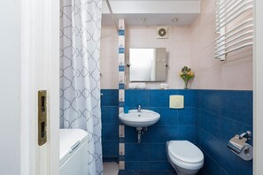 Shower, shampoo - Apartment in the center of Warsaw | 300 m to the Metro, Smart TV (Warszawa)