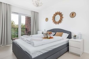1 bedroom, iron/ironing board, WiFi, bed sheets - Stylish Apartment with Balcony | Parking | 250 m to the Beach (Miedzywodzie)
