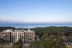 Exterior - Stylish Apartment with Balcony | Parking | 250 m to the Beach (Miedzywodzie)