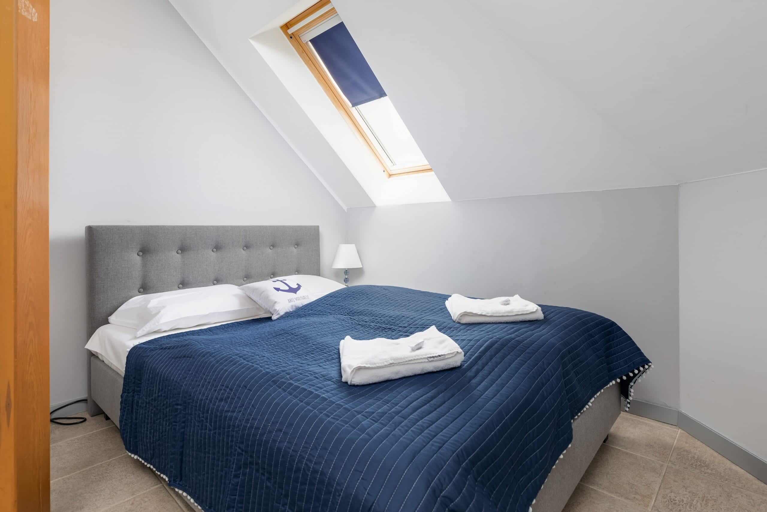 2 bedrooms, desk, iron/ironing board, WiFi