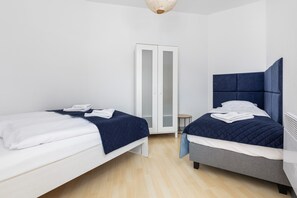 2 bedrooms, desk, iron/ironing board, WiFi