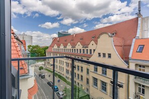 Property grounds - Różana 19 Poznań | Grey Apartment with Parking Near MTP (Poznan)