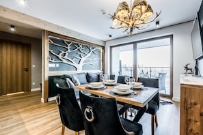 Deluxe Apartment | In-room dining