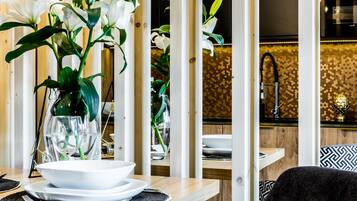 Comfort Studio Suite | In-room dining