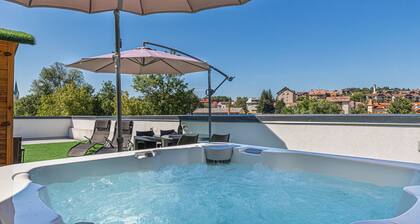 Rooftop Home With Whirlpool & Sauna